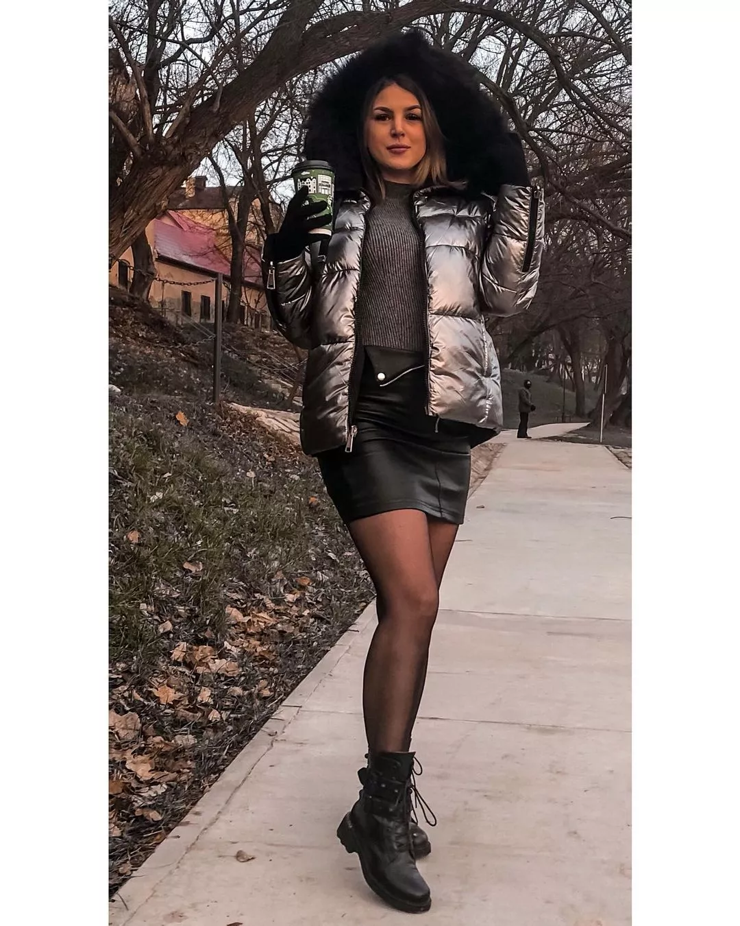 Artystka disco polo w śmiałej stylizacji. Wygląda bardzo zjawiskowo!